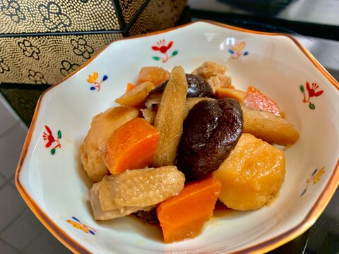 お煮しめ 鶏もも肉、椎茸、昆布の出汁だけで作る